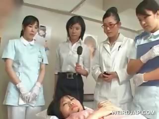 Asijské bruneta miláček fouká chlupatý kohout na the nemocnice