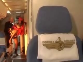 Nxehtë në trot stjuardesë rides një anëtar brenda të dy vrima
