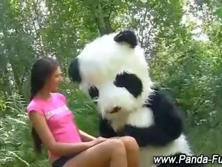 Fetisch tonårs blir det på med leksak panda