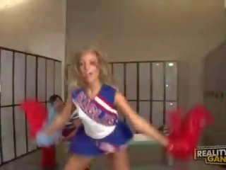 Schön blond teenager cheerleader sprechen mit sie lehrer