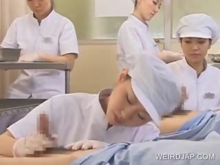 Japoniškas seselė slurping sperma iš apie ištvirkęs bjaurybė
