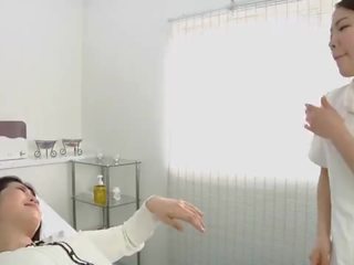Japonesa lésbica beguiling spitting massagem clínica subtitled